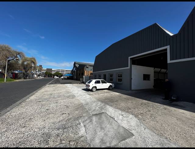800M² WAREHOUSE TO LET IN PAROW INDUSTRIAL